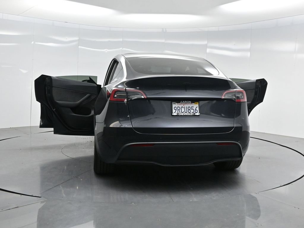 Used 2025 Tesla Model Y Long Range image 49