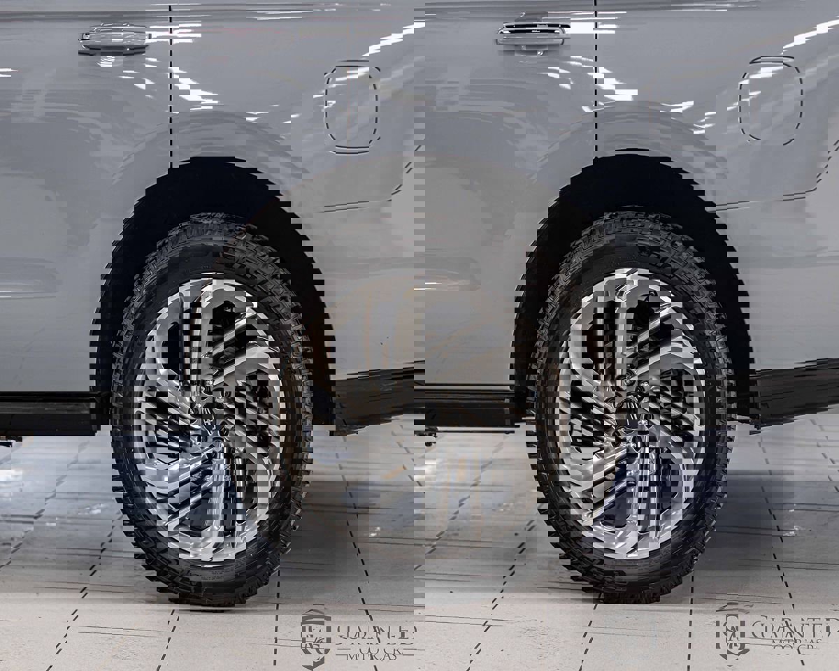 Used 2025 Lincoln Navigator Reserve image 8