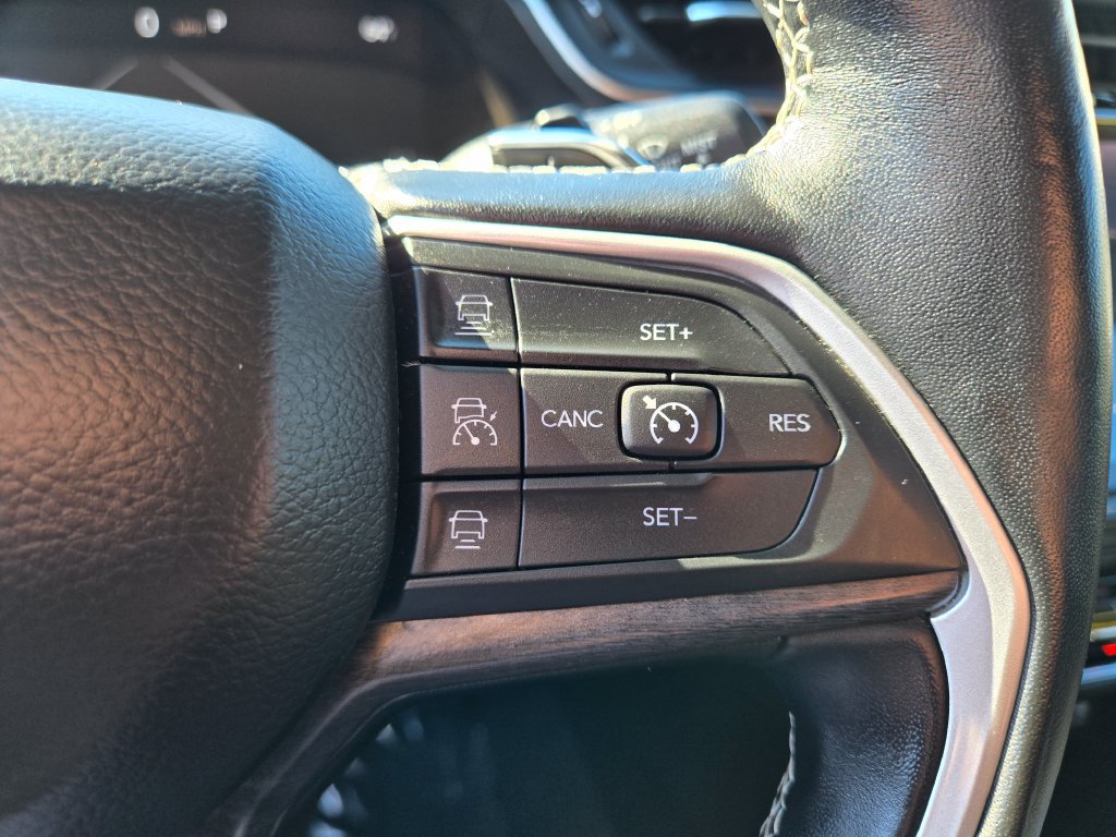 Used 2022 Jeep Grand Cherokee L Limited AWD/4WD image 24