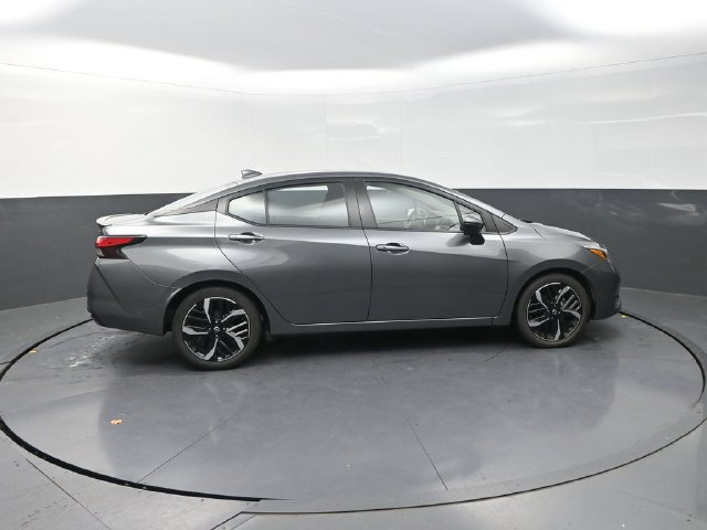 Used 2024 Nissan Versa SR FWD image 9