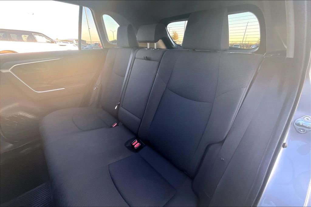 Used 2019 Toyota RAV4 LE image 31