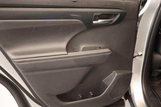 Used 2024 Toyota Highlander XSE AWD/4WD image 30