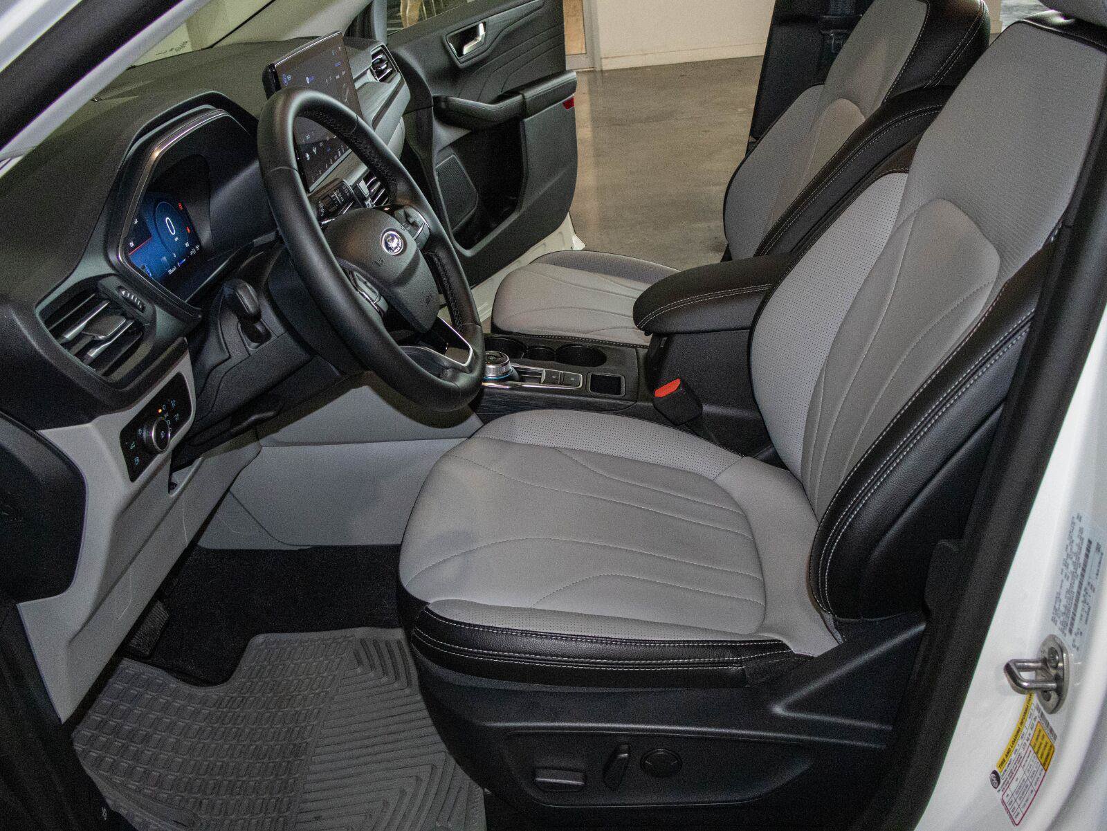 Used 2026 Ford Escape Platinum w/ Premium Technology Package AWD/4WD image 8