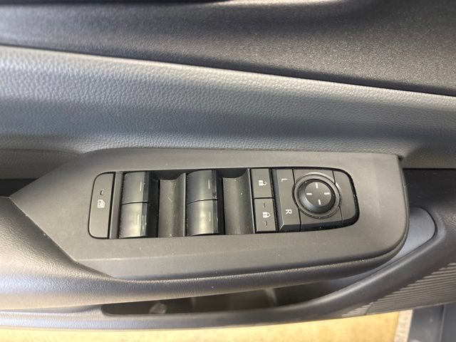 Used 2025 Toyota Prius LE FWD image 31