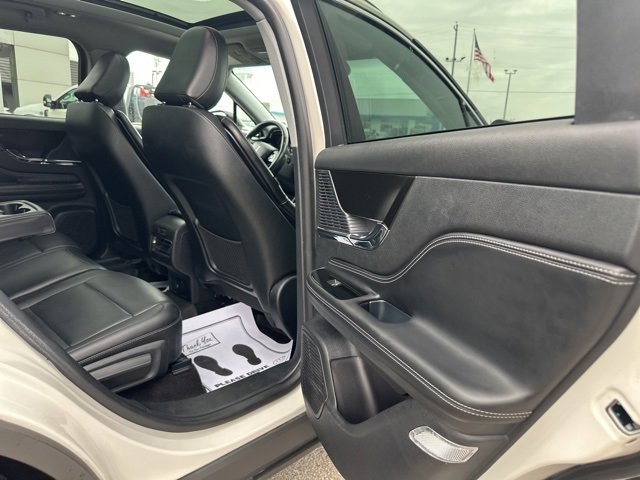 Used 2021 Lincoln Corsair AWD w/ Premium Package image 16