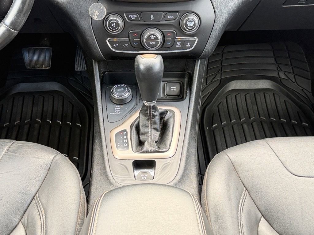 Used 2018 Jeep Cherokee Limited image 18