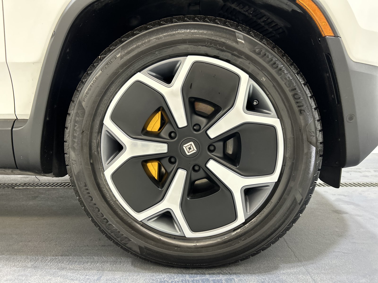 Used 2024 Rivian R1S Adventure AWD/4WD image 11