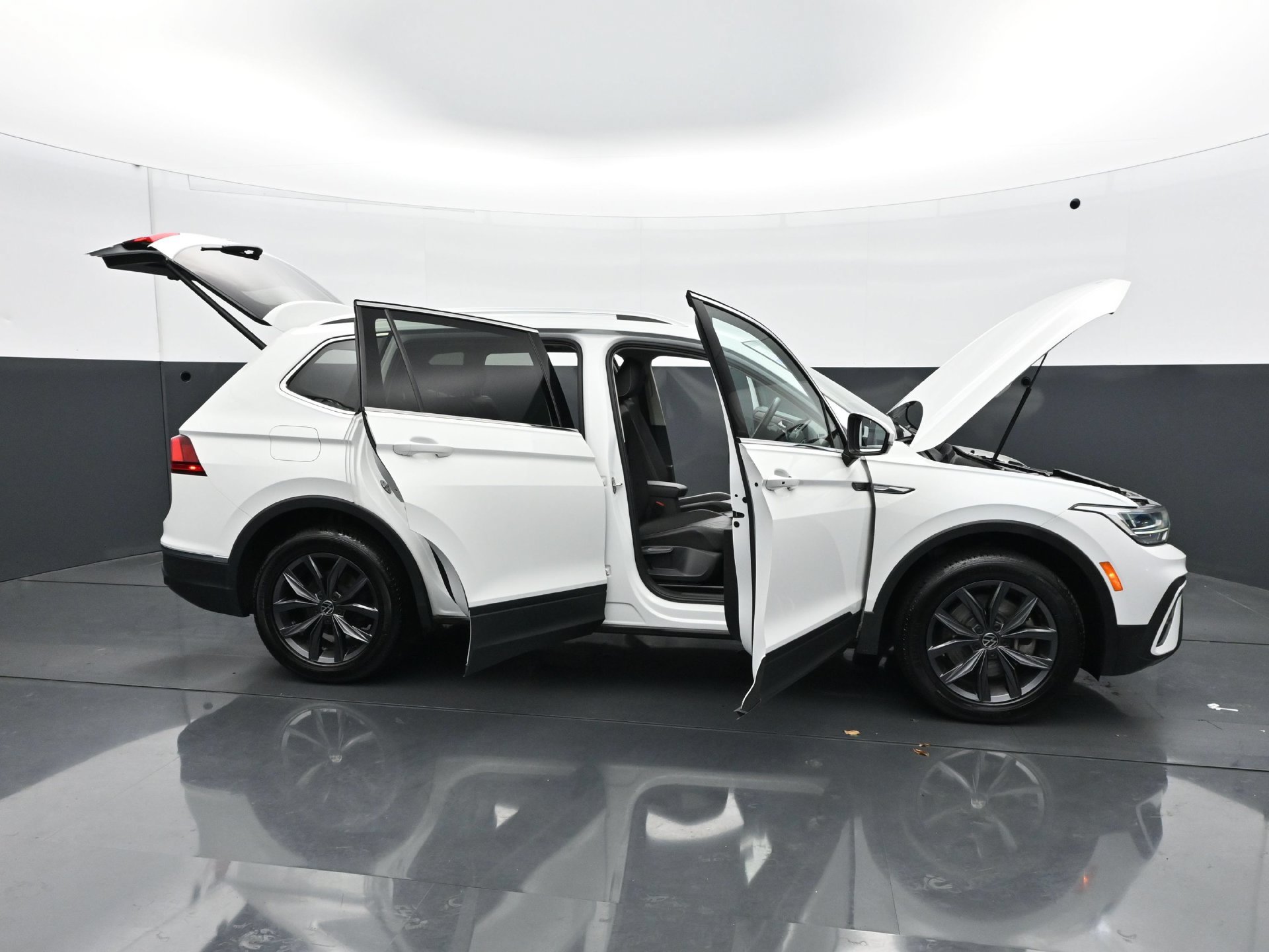 Used 2022 Volkswagen Tiguan SE FWD image 37