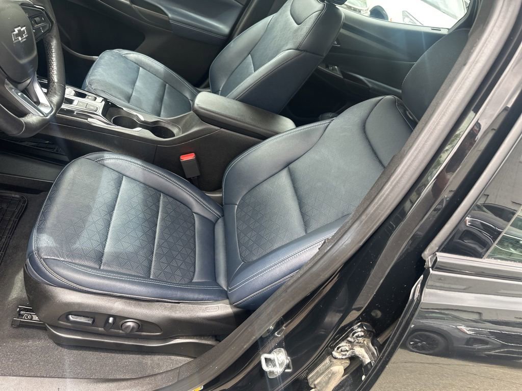 Used 2023 Chevrolet Bolt EUV LT w/ Convenience Package FWD image 9