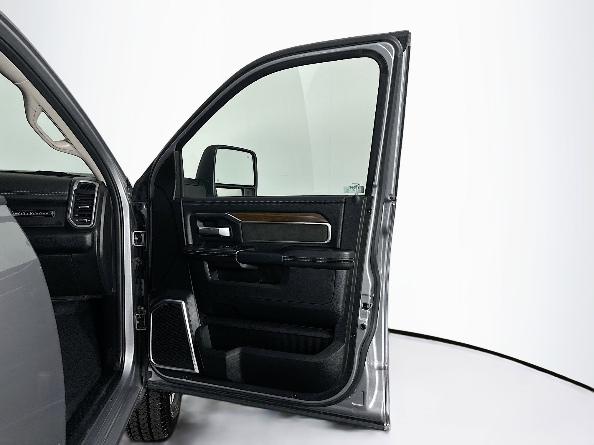 Used 2024 RAM 2500 Laramie w/ Safety Group image 33