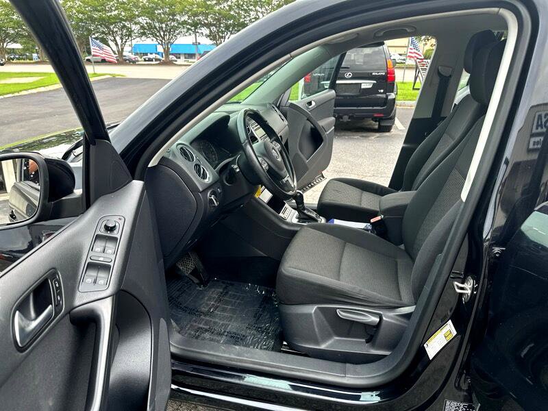 Used 2013 Volkswagen Tiguan S image 34