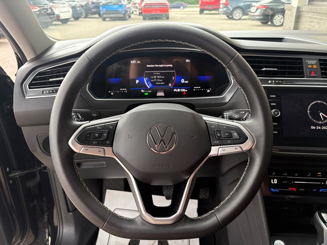 Used 2024 Volkswagen Tiguan SE AWD/4WD image 21