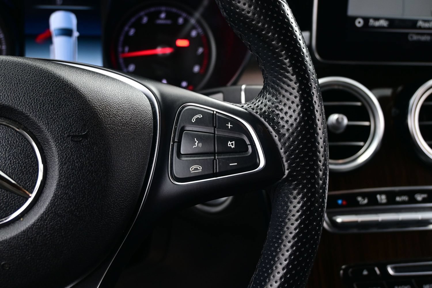 Used 2019 Mercedes-Benz GLC 300 4MATIC image 24