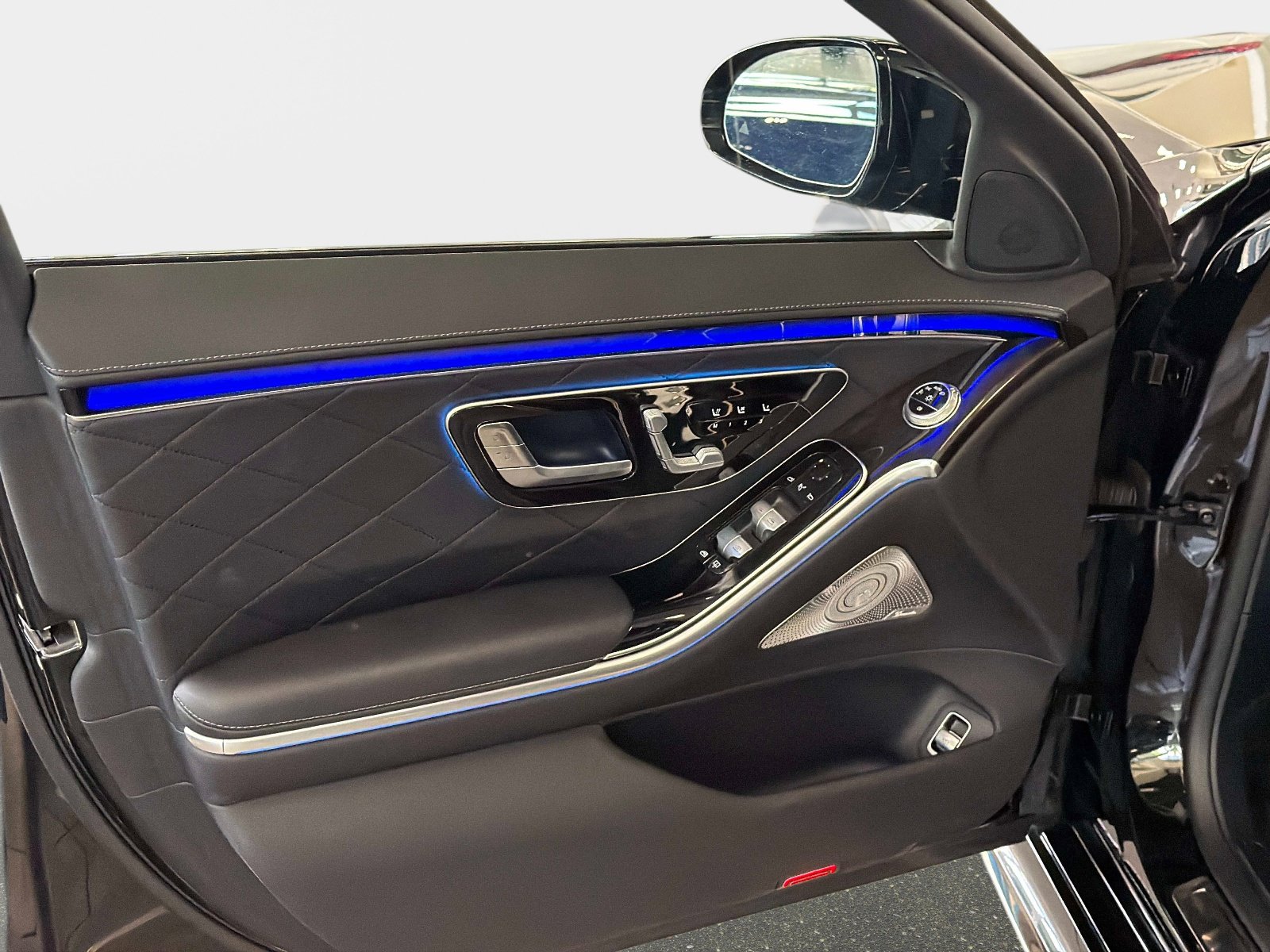 New 2025 Mercedes-Benz S 580 4MATIC Sedan image 12