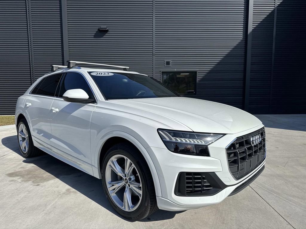 Used 2023 Audi Q8 Premium image 9
