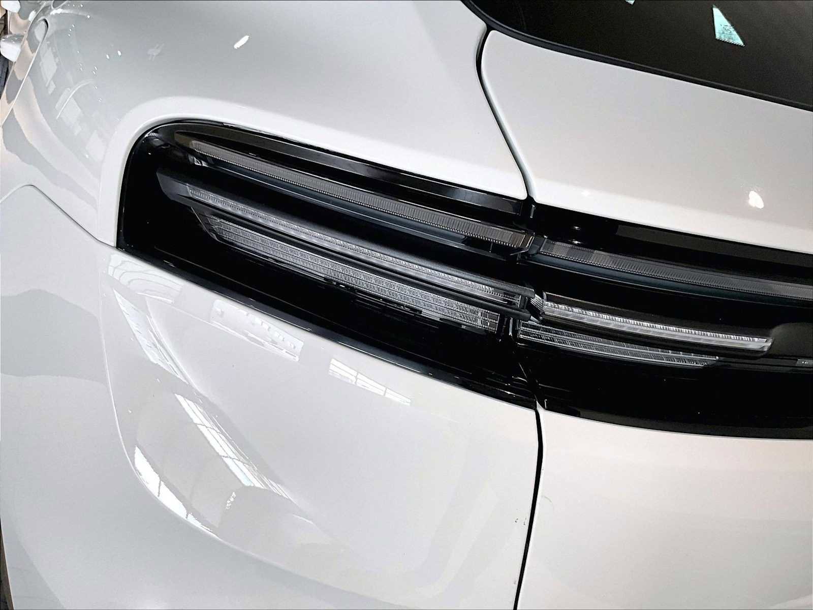 Used 2025 Porsche Macan 4 Electric image 32