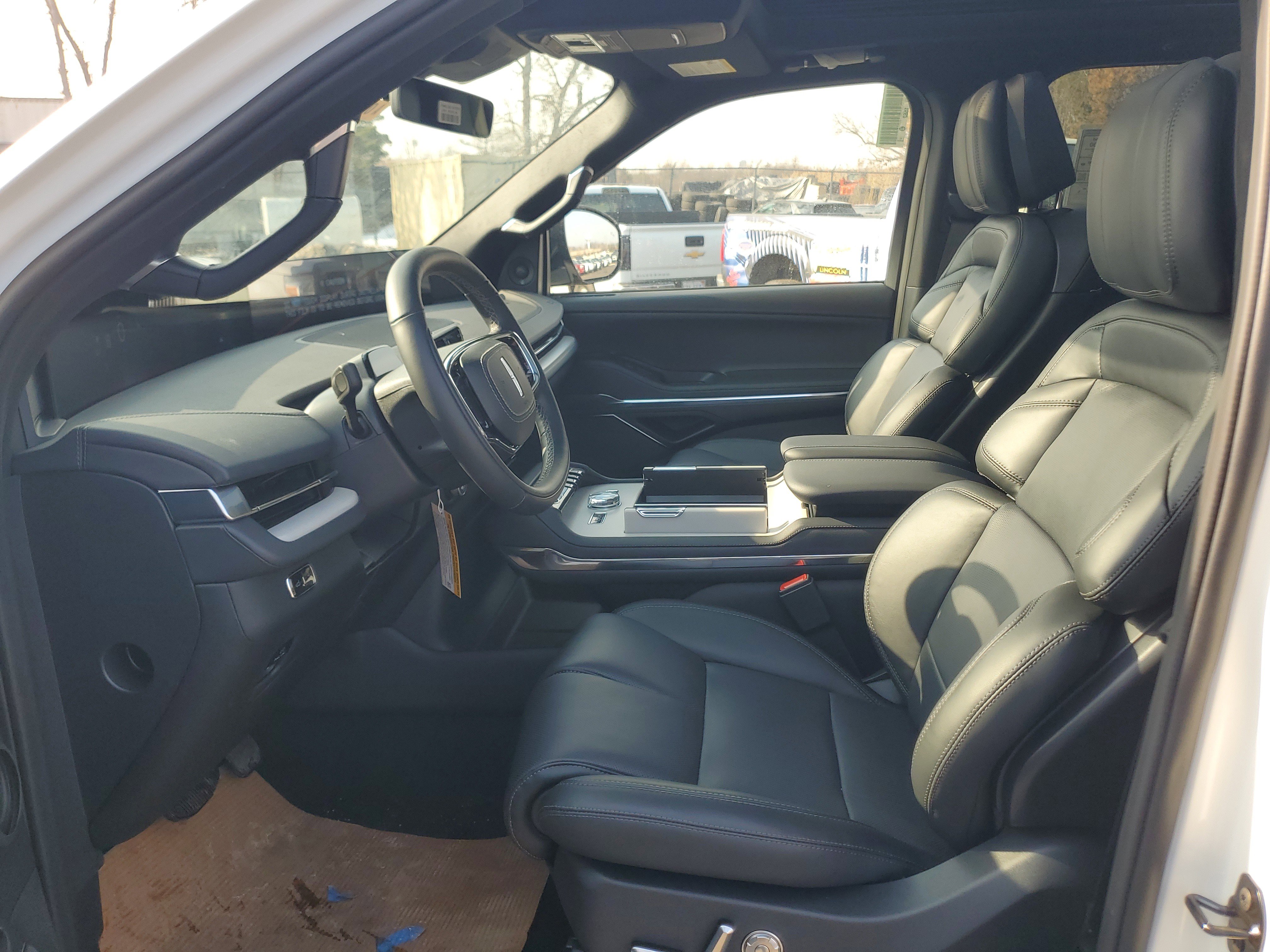 New 2026 Lincoln Navigator Reserve w/ Jet Appearance Package image 12