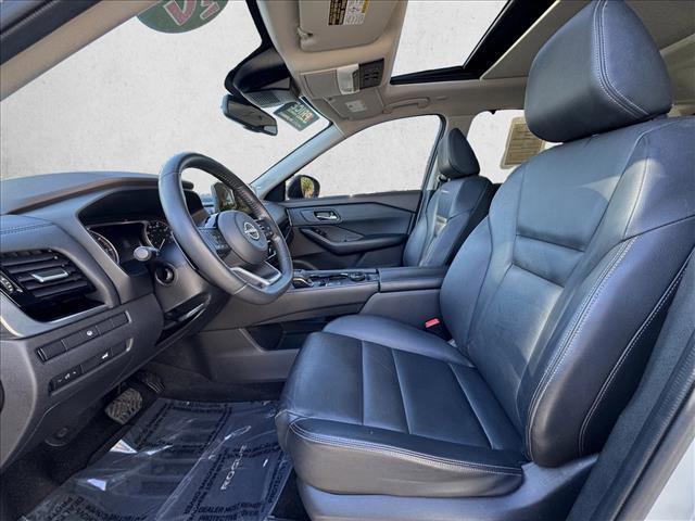 Used 2023 Nissan Rogue SL w/ SL Premium Package image 14