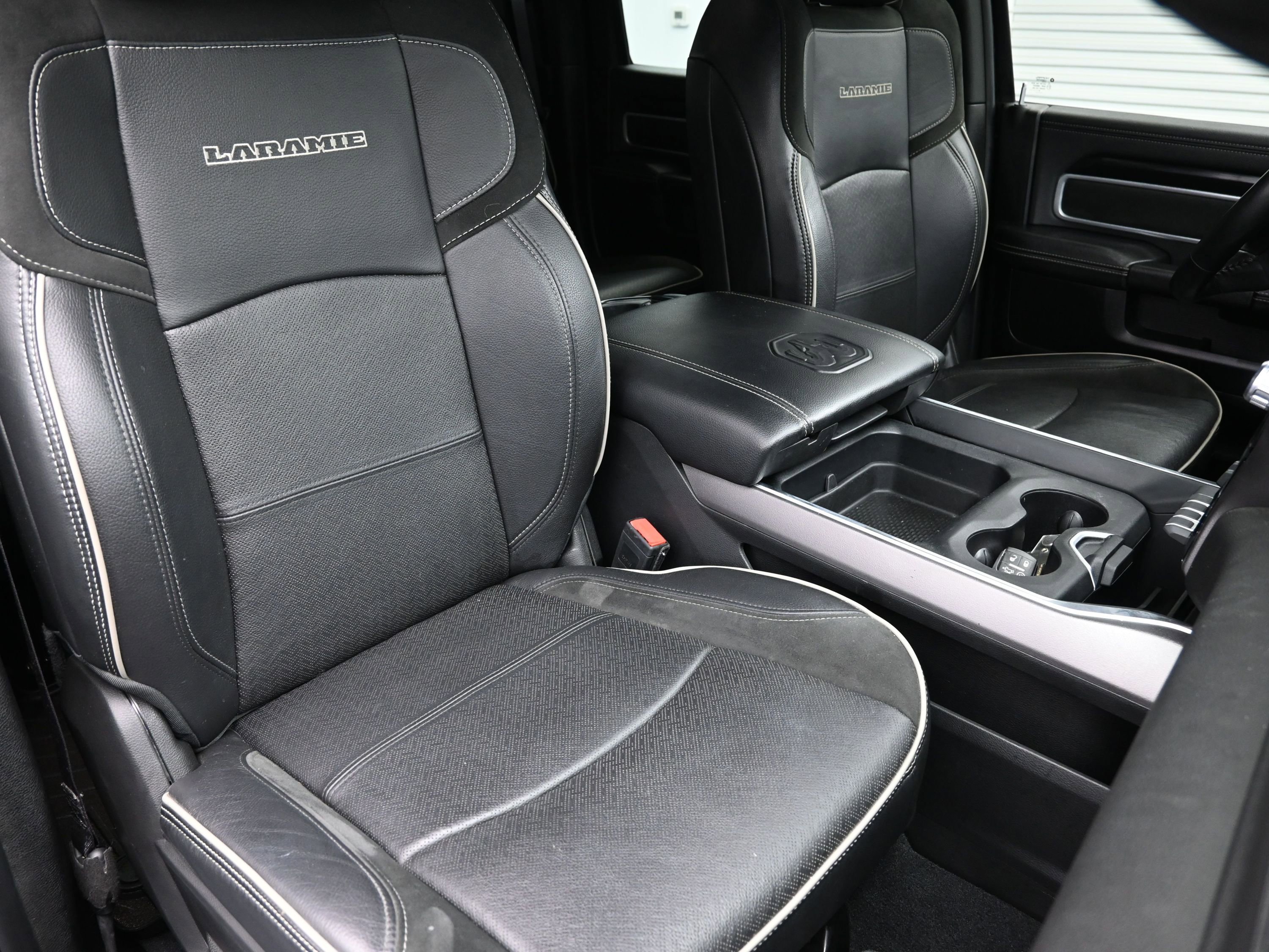 Used 2020 RAM 2500 Laramie w/ Night Edition image 42