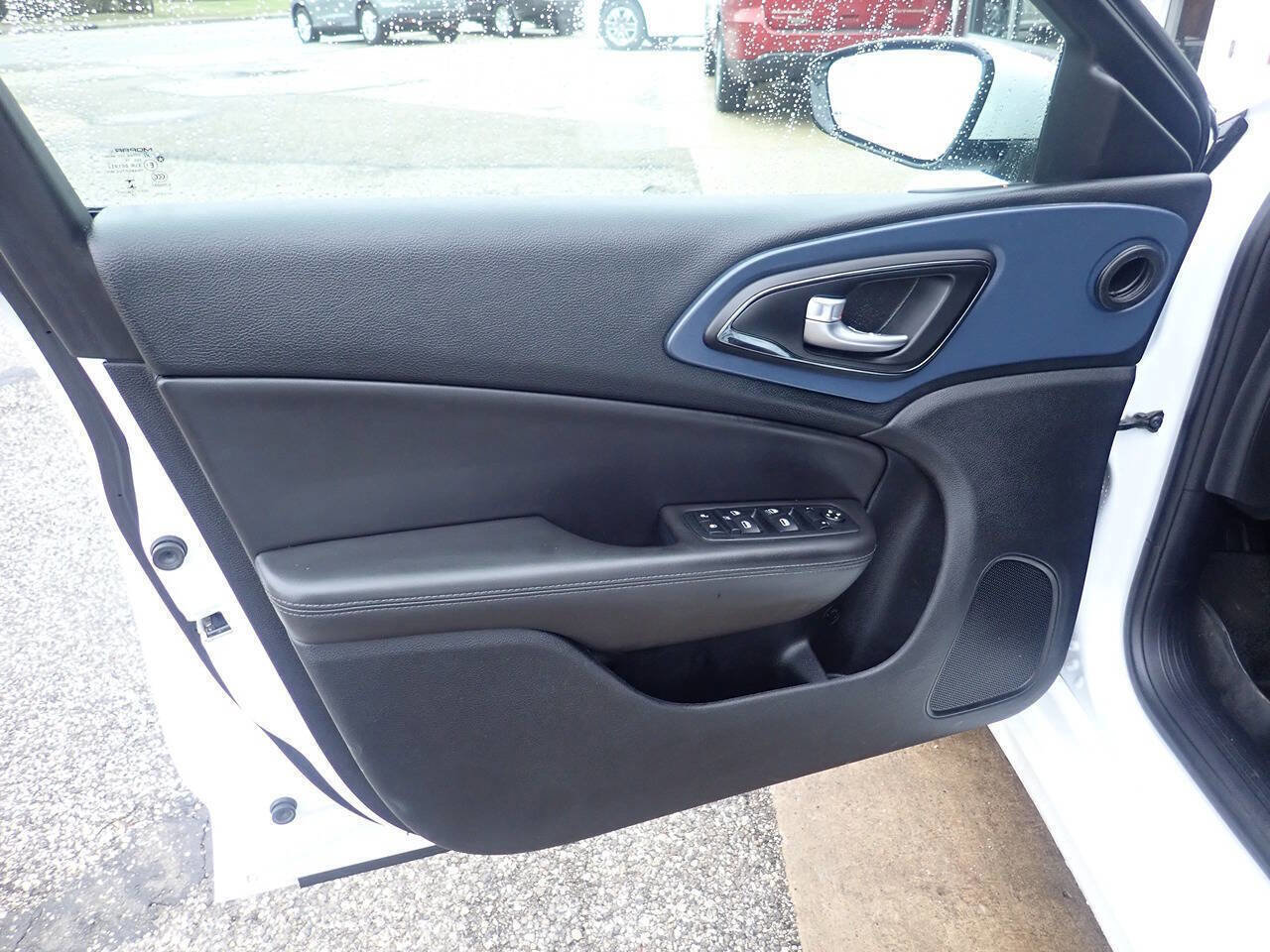 Used 2015 Chrysler 200 S image 10