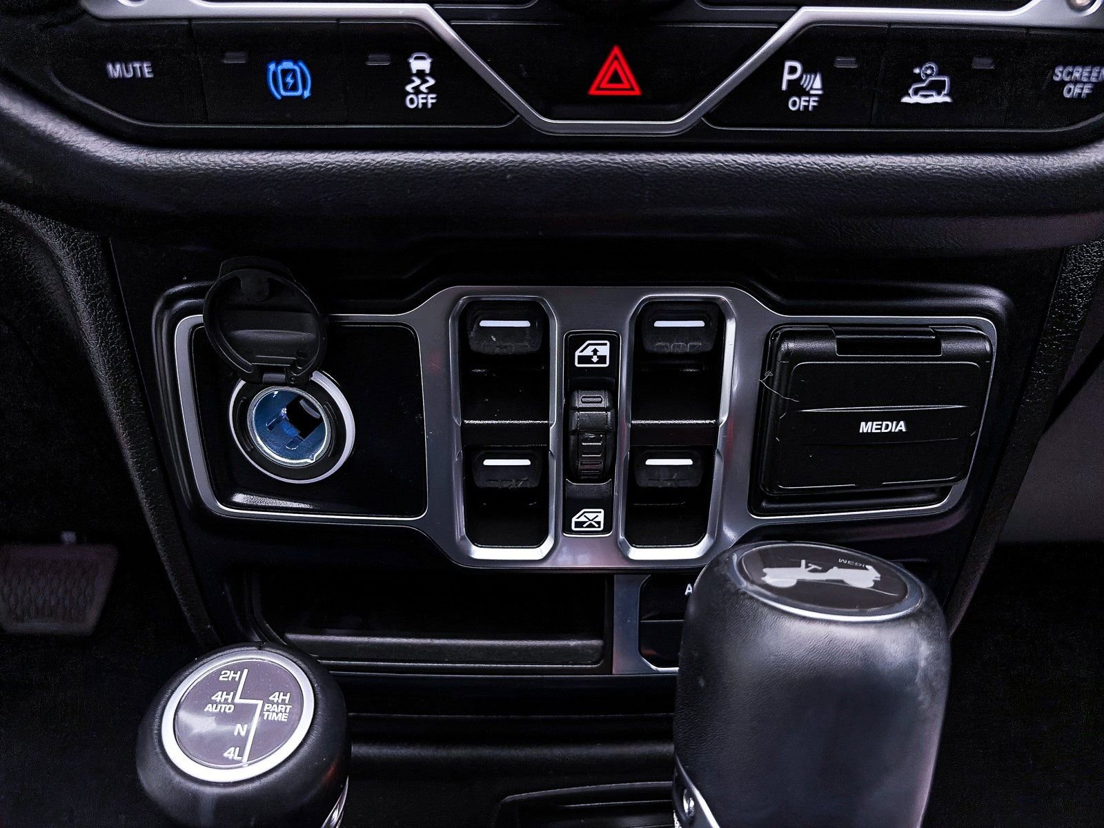 Used 2024 Jeep Wrangler High Altitude image 29