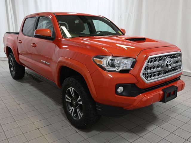 Used 2017 Toyota Tacoma TRD Sport w/ Tow Package (A/T) AWD/4WD image 17