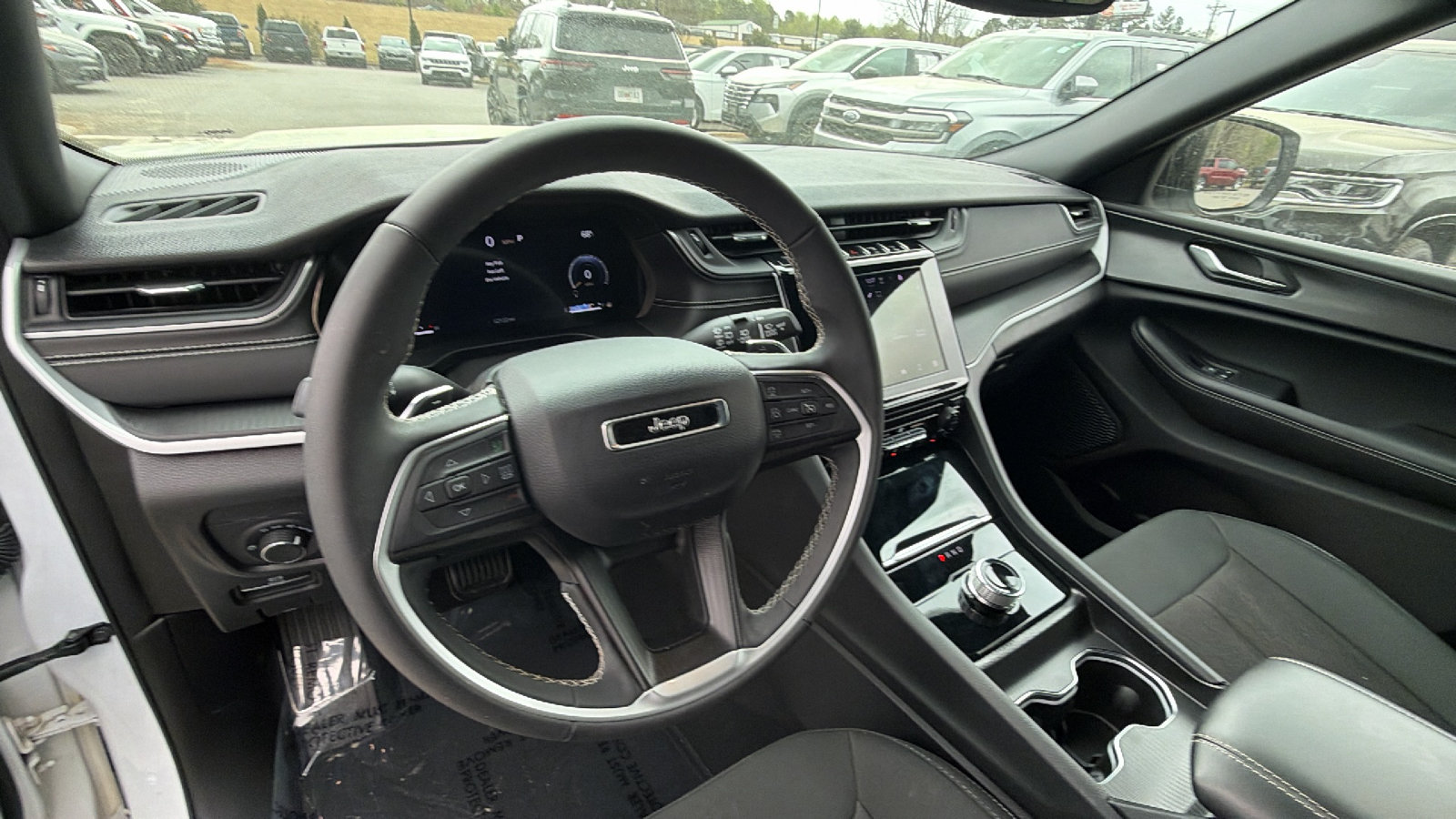 Certified 2024 Jeep Grand Cherokee Laredo AWD/4WD image 24