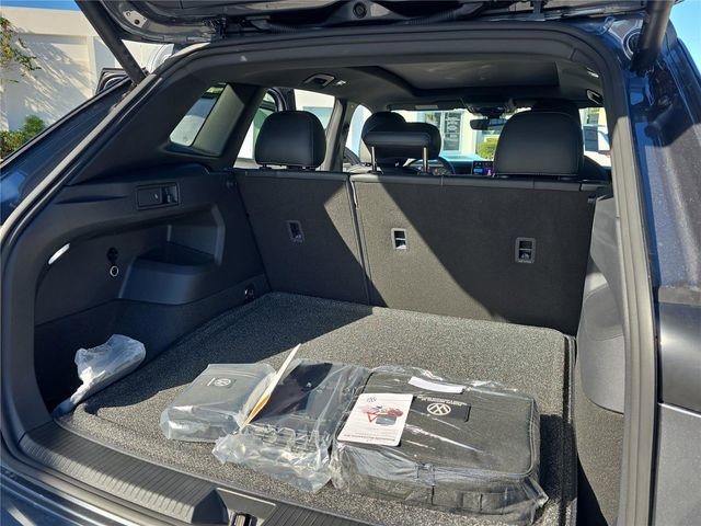 New 2026 Volkswagen Tiguan SE R-Line FWD image 19