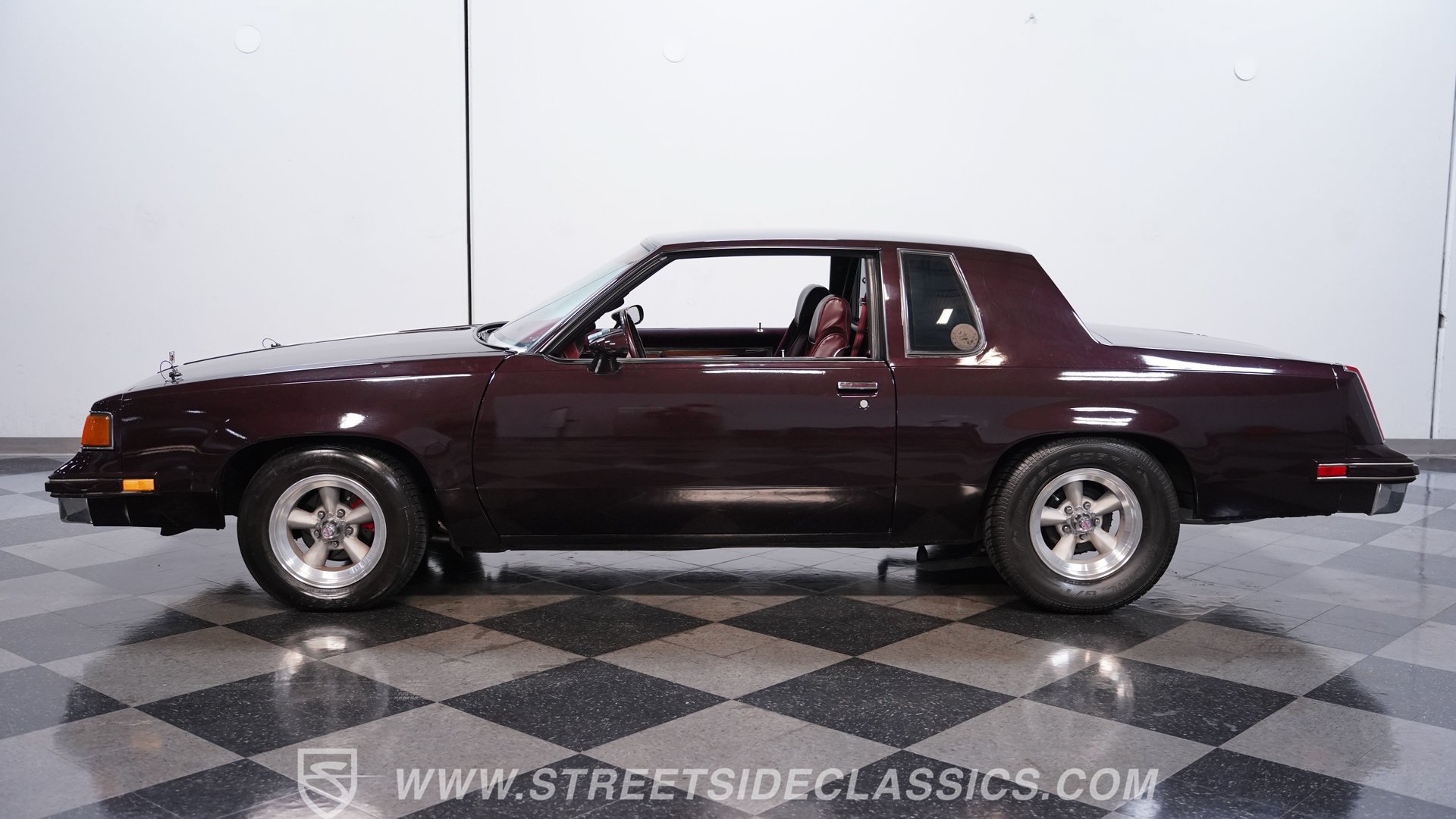 Used 1988 Oldsmobile Cutlass Supreme Classic Brougham RWD image 2