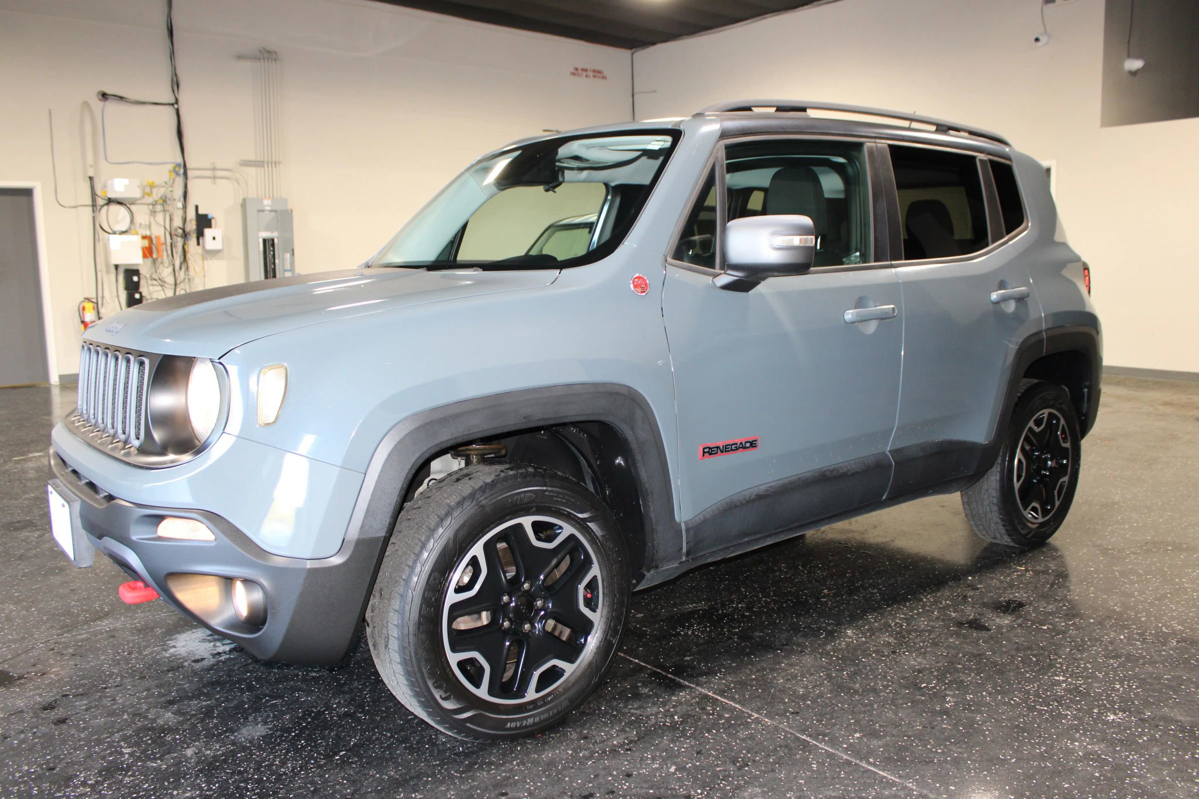 Used 2017 Jeep Renegade Trailhawk AWD/4WD image 6