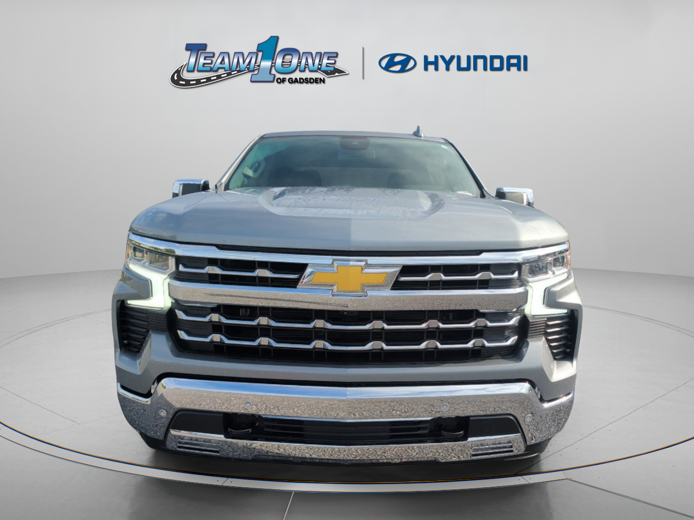 Used 2026 Chevrolet Silverado 1500 LTZ AWD/4WD image 2
