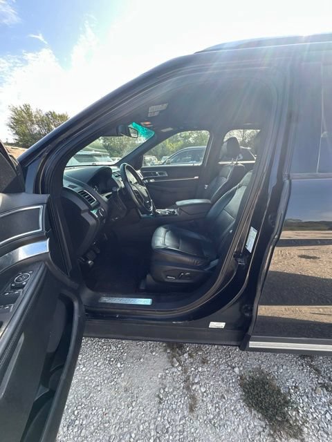 Used 2016 Ford Explorer Limited w/ Equipment Group 301A AWD/4WD image 10
