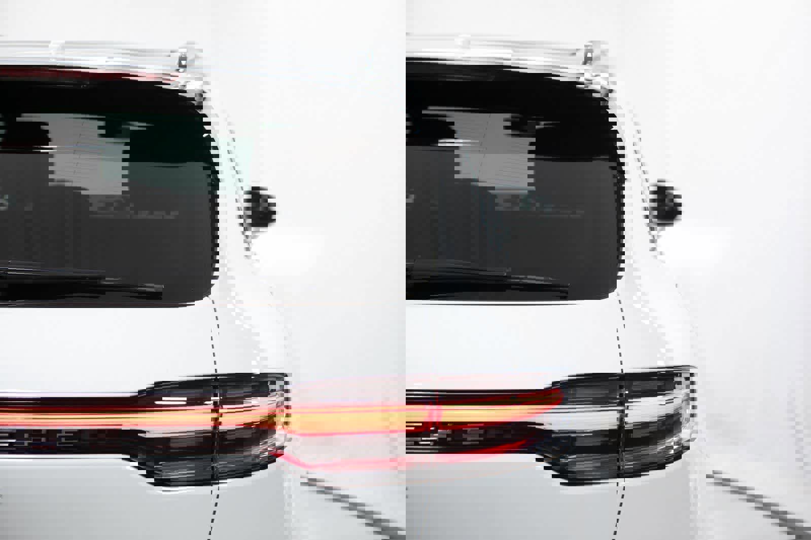 Certified 2023 Porsche Macan image 38