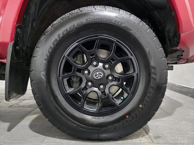 Used 2022 Toyota Tacoma SR5 w/ Technology Package image 25