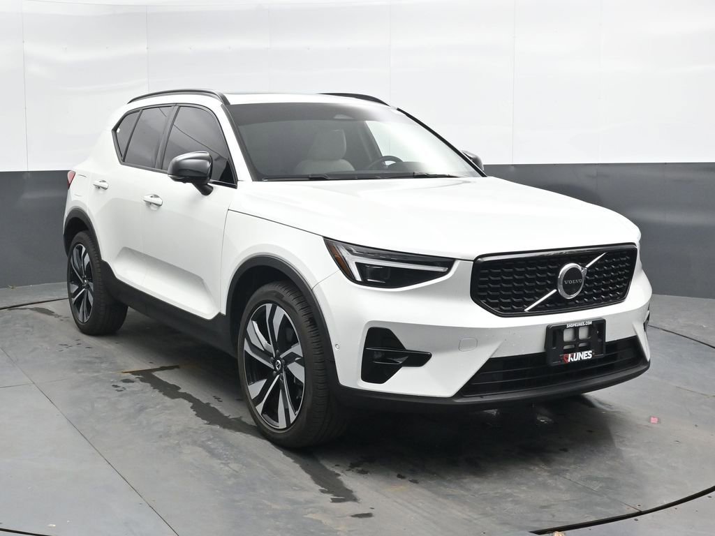 Used 2023 Volvo XC40 B5 Ultimate w/ Protection Package Premier AWD/4WD image 6