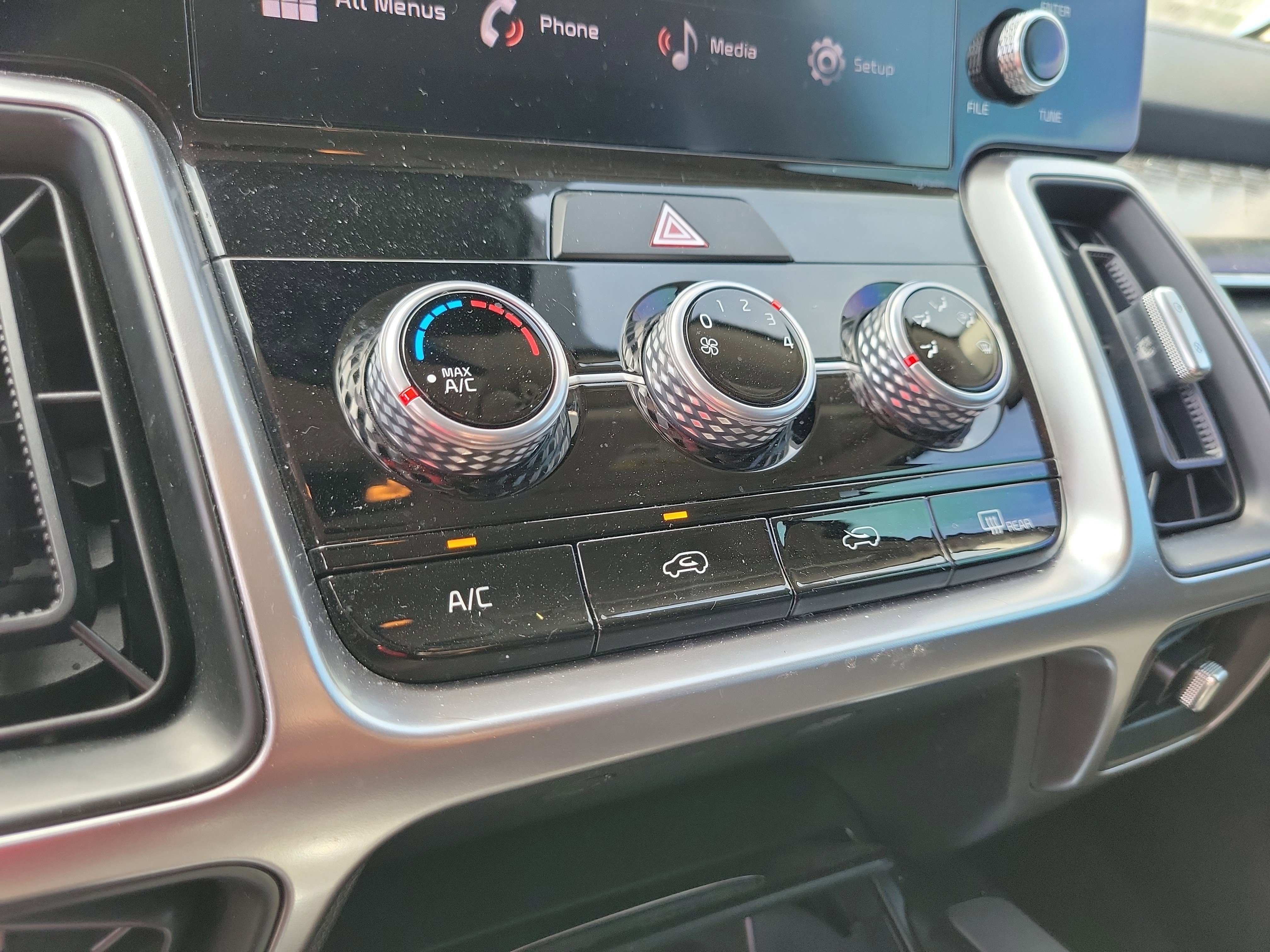 Used 2023 Kia Sorento LX image 26