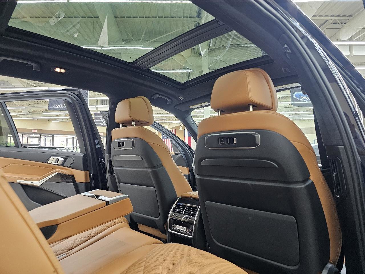 Used 2024 BMW X7 xDrive40i w/ Executive Package AWD/4WD image 25