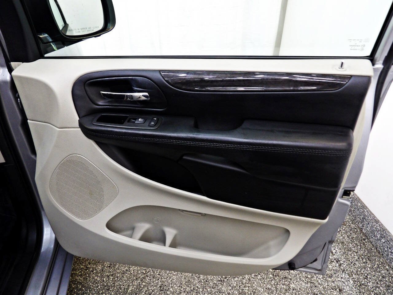 Used 2018 Dodge Grand Caravan SE FWD image 11