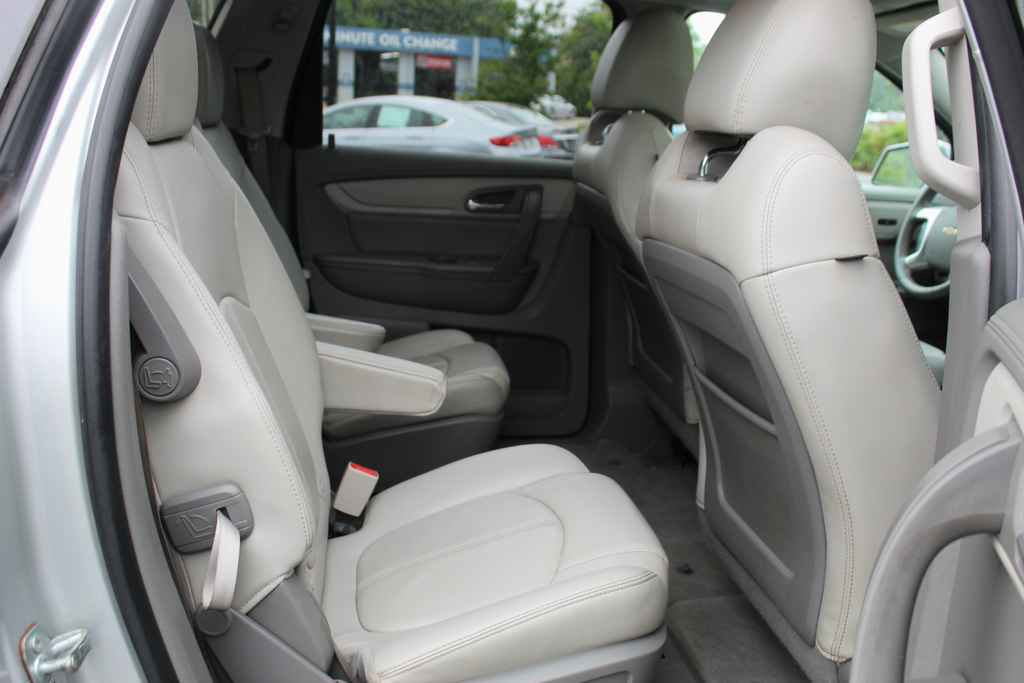 Used 2017 Chevrolet Traverse LT FWD image 29
