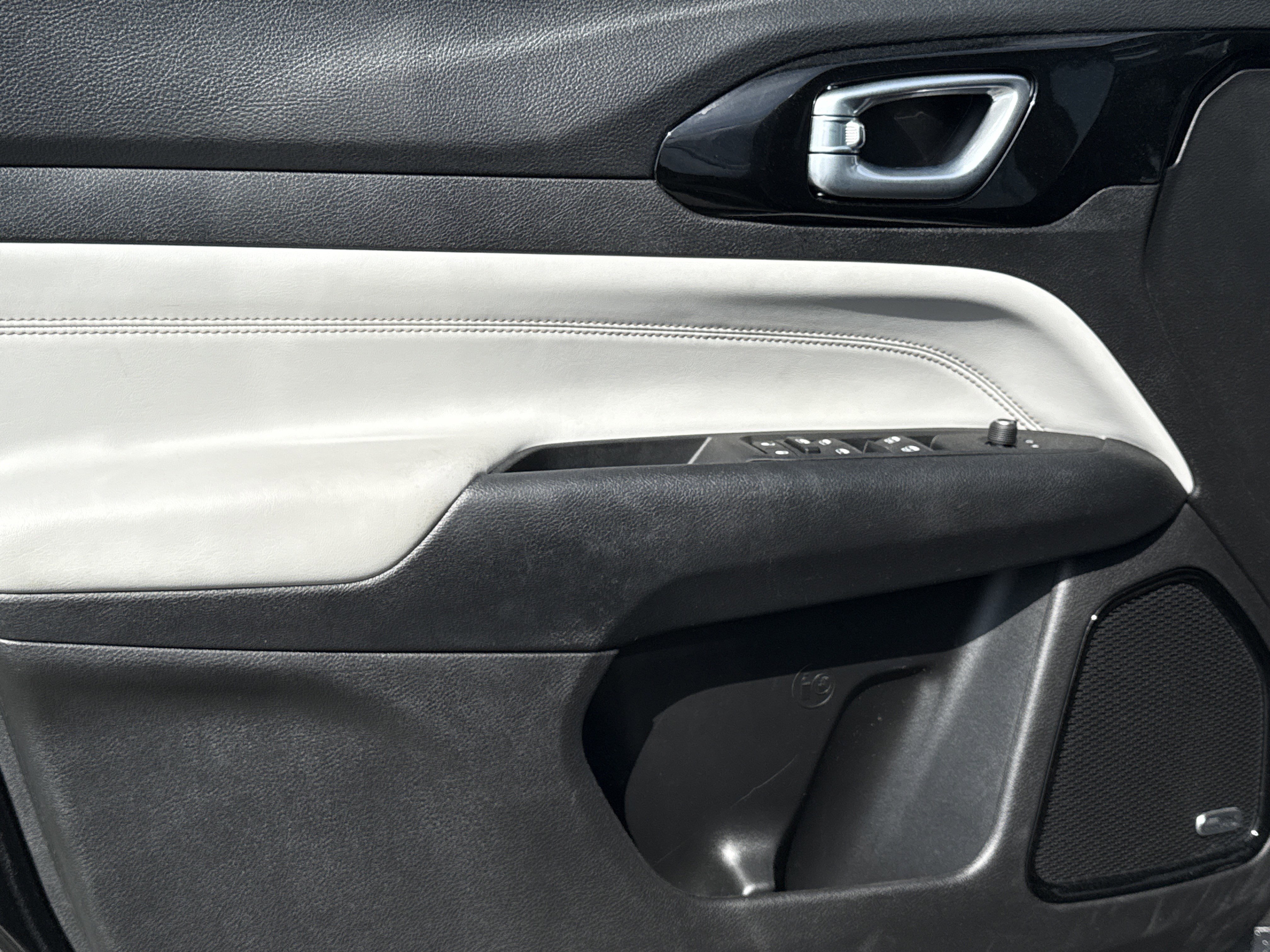 Used 2022 Jeep Compass Limited w/ Sun and Sound Group image 13