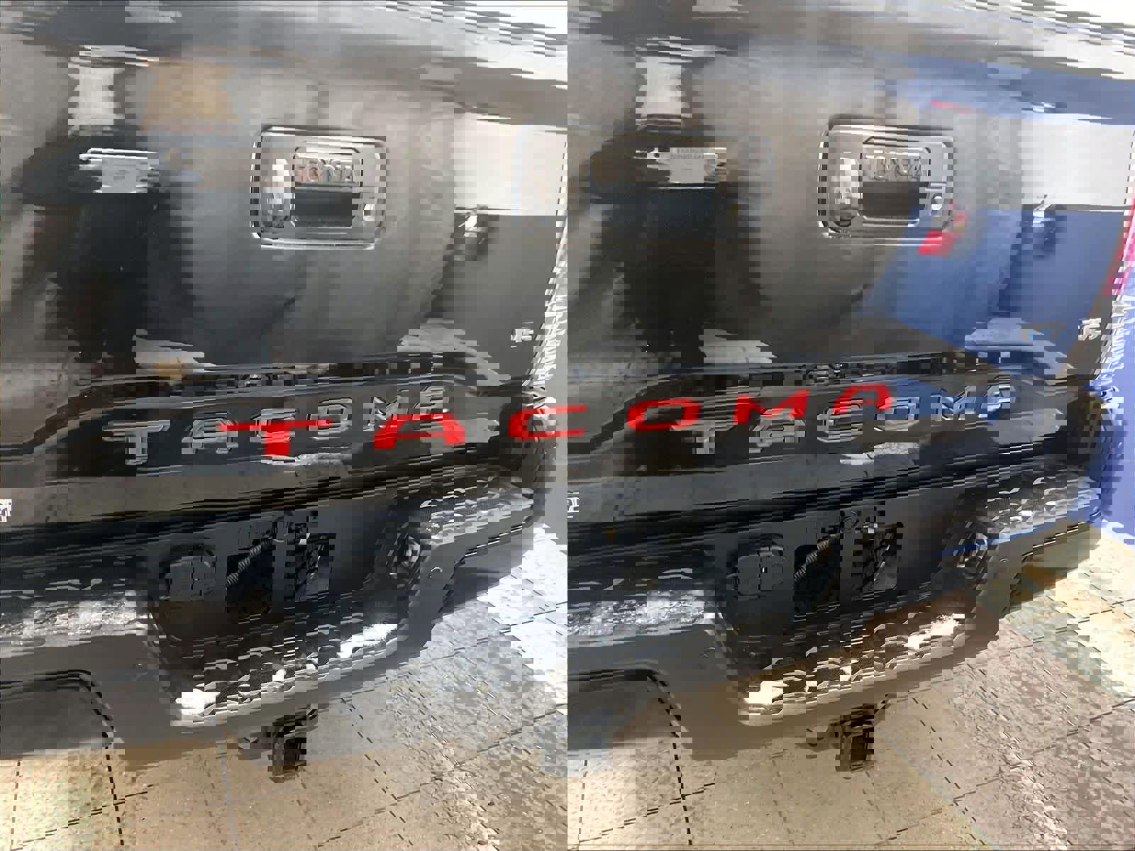 Used 2022 Toyota Tacoma TRD Off-Road image 28