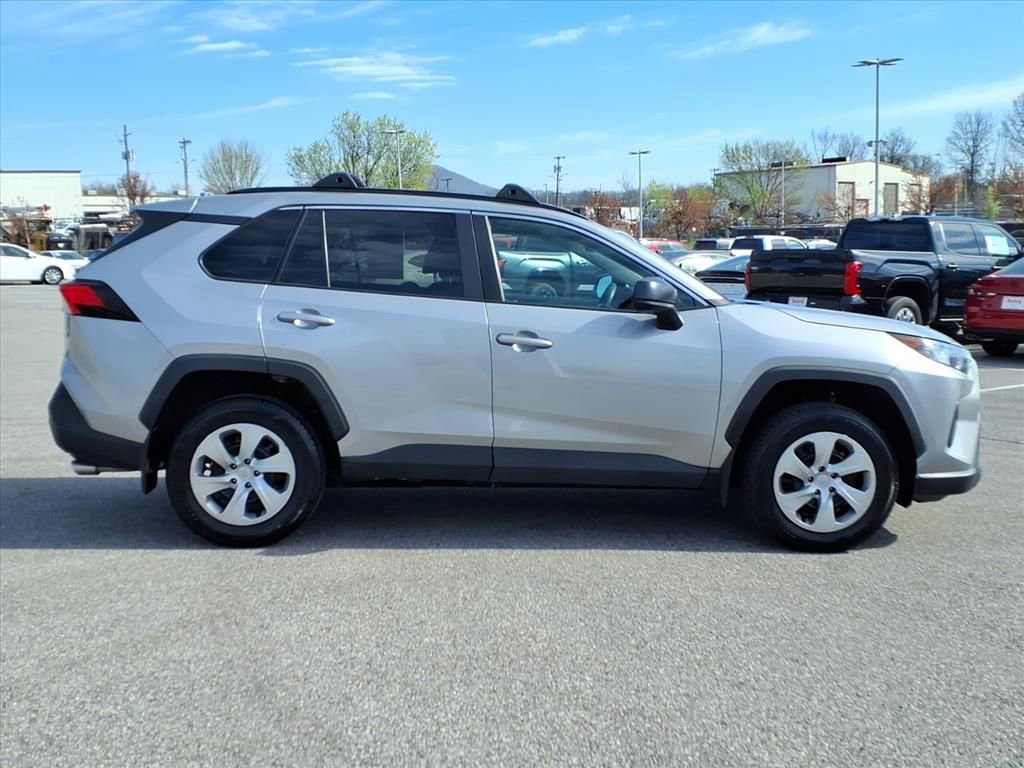 Used 2021 Toyota RAV4 LE FWD image 3