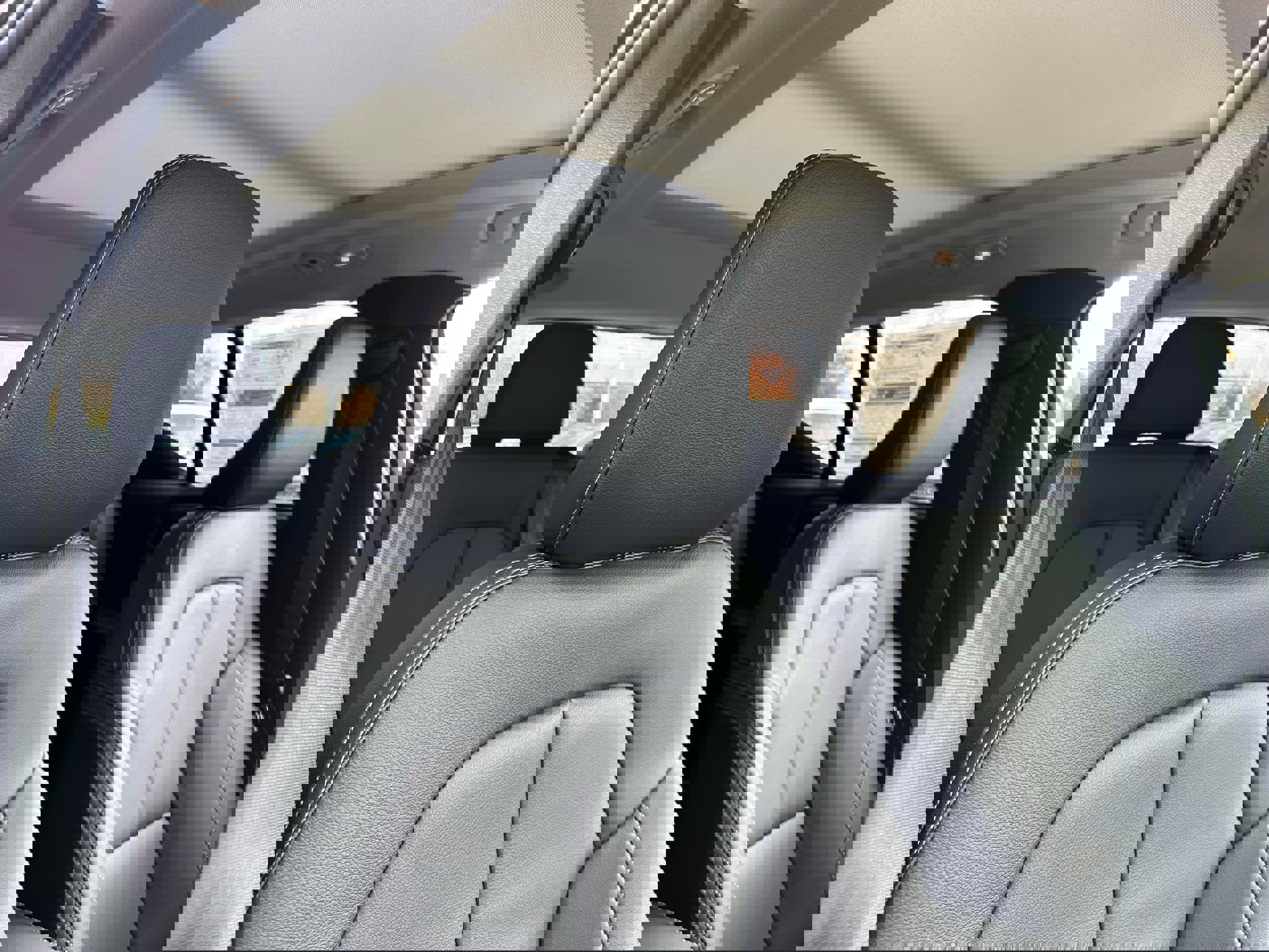 New 2025 Volvo XC40 B5 Plus image 9