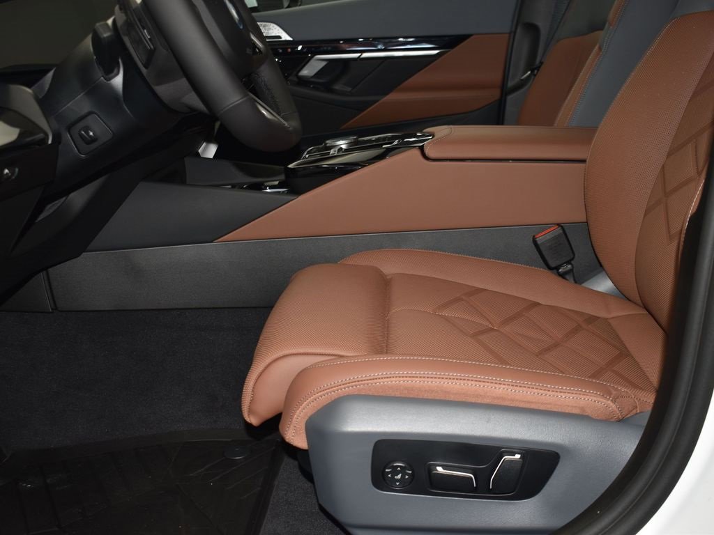 New 2026 BMW 550e xDrive w/ Premium Package image 12