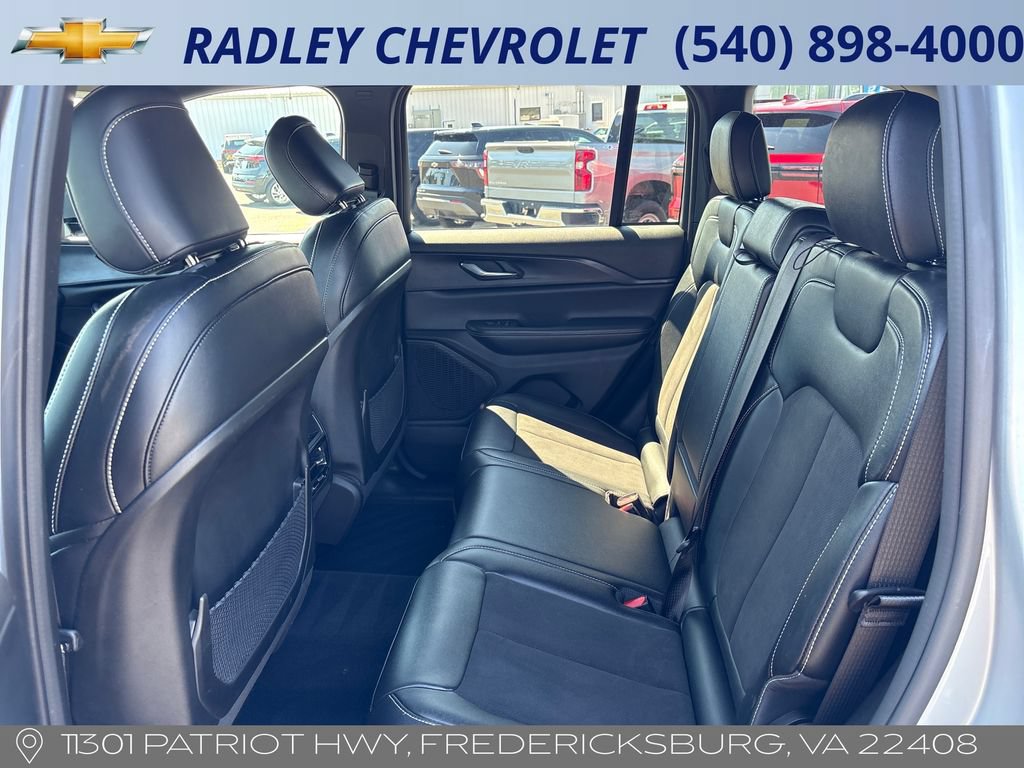 Used 2024 Jeep Grand Cherokee Altitude AWD/4WD image 12