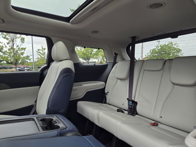 Certified 2025 Kia Carnival SX Prestige FWD image 15