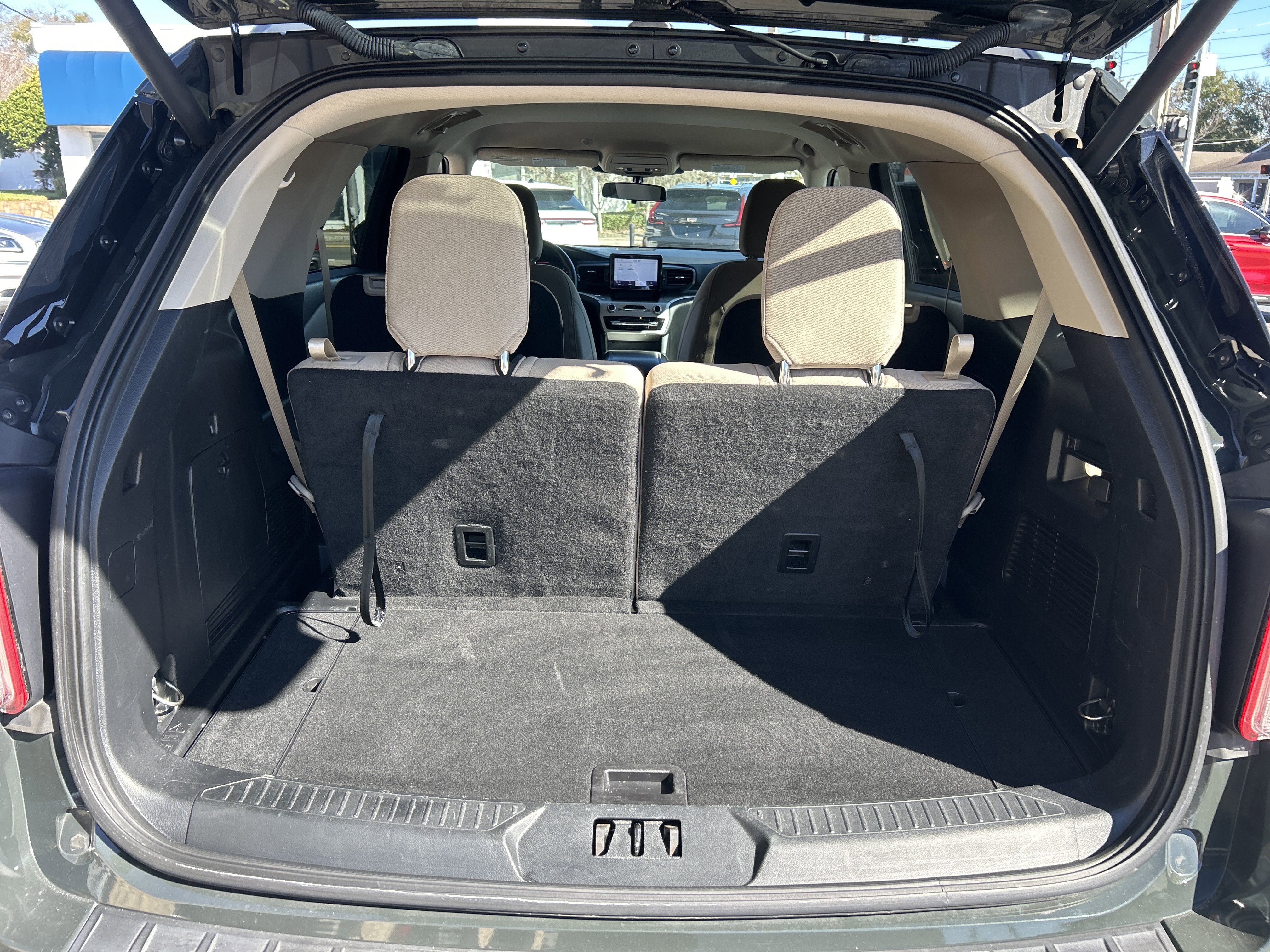 Used 2022 Ford Explorer XLT image 5