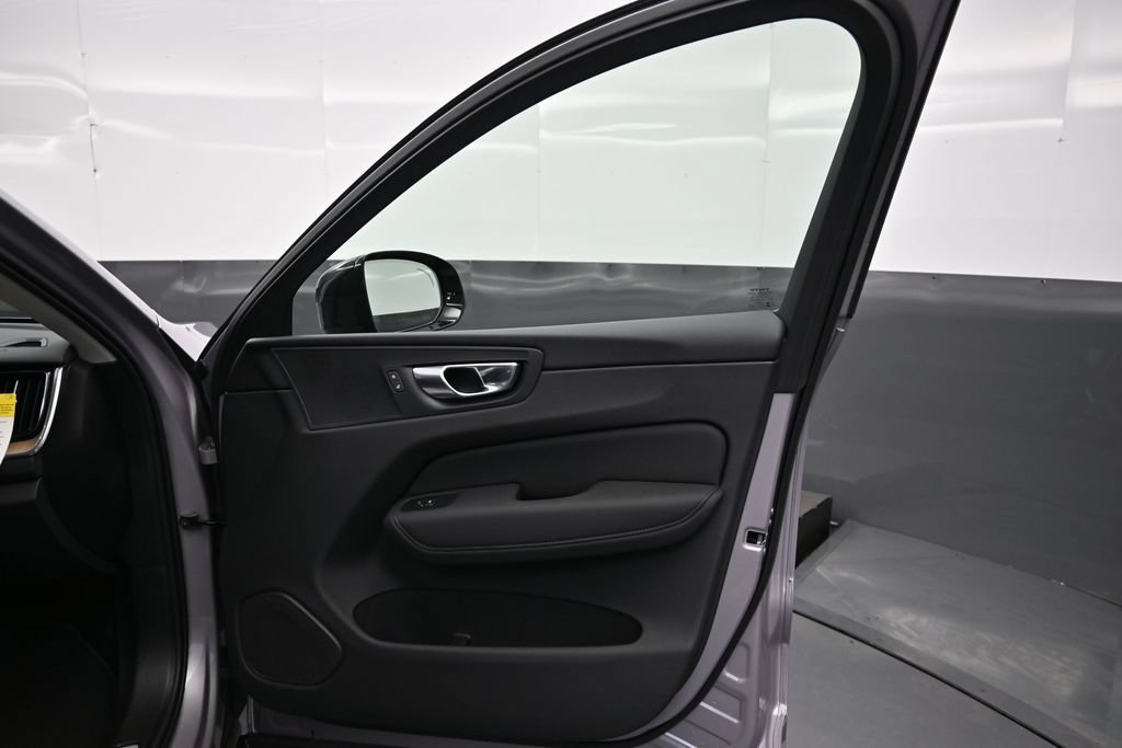 New 2026 Volvo XC60 B5 Core w/ Climate Package AWD/4WD image 18