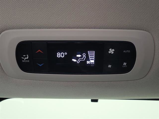 Used 2023 Chrysler Pacifica Touring-L image 16