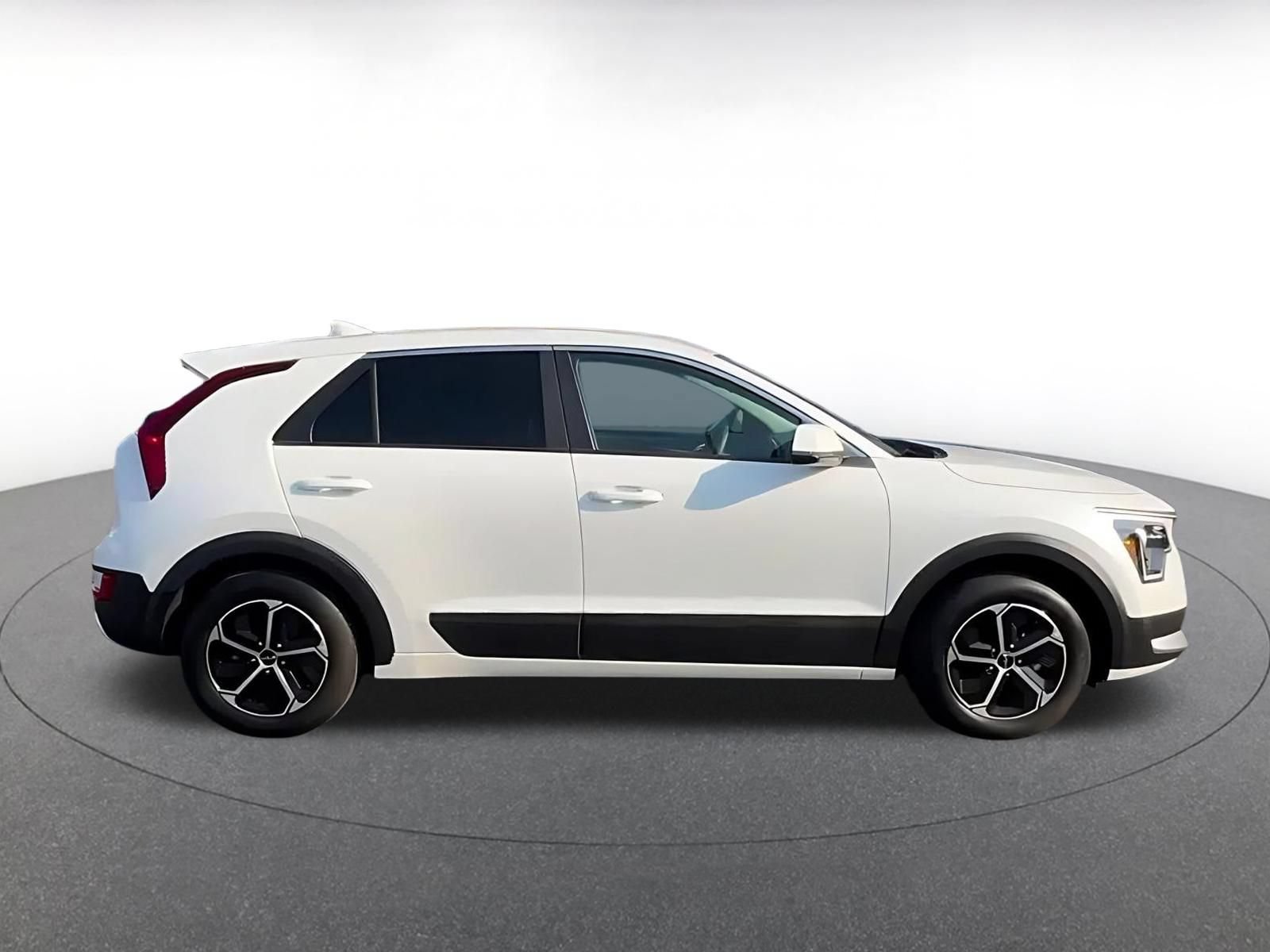 Used 2026 Kia Niro LX FWD image 16